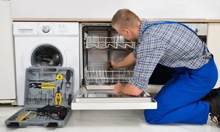 Kalecik İmmergas servisi teknisyen ekibi beyaz eşya tamiri yaparken